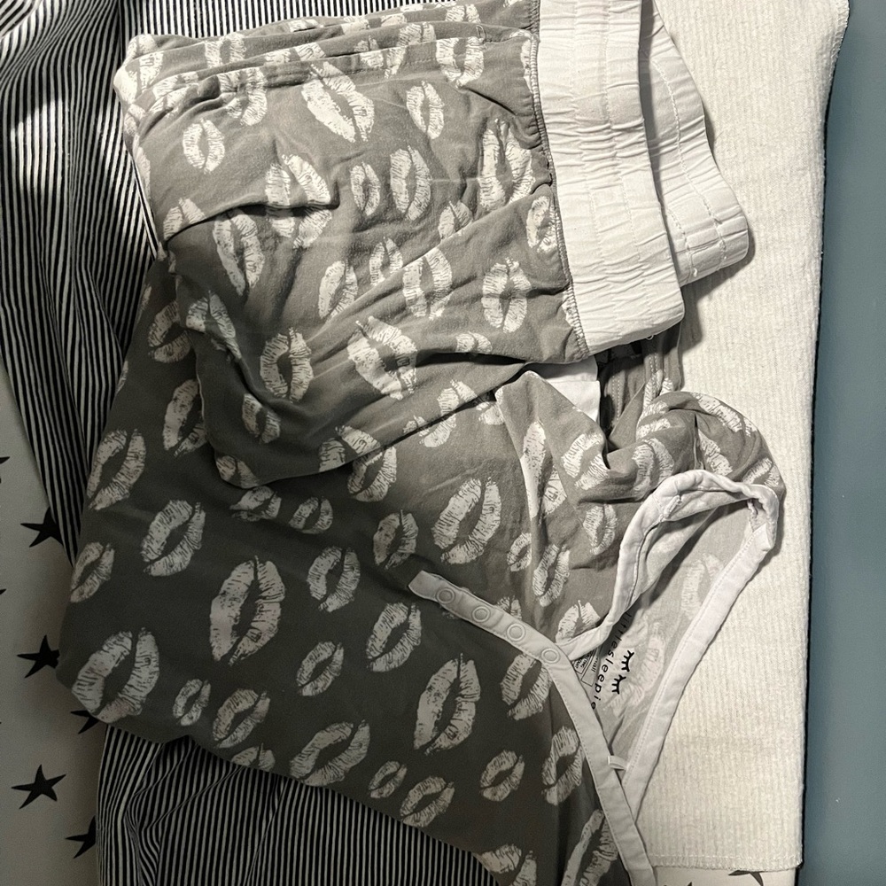 Little sleepies xs gray kisses womens pajamas